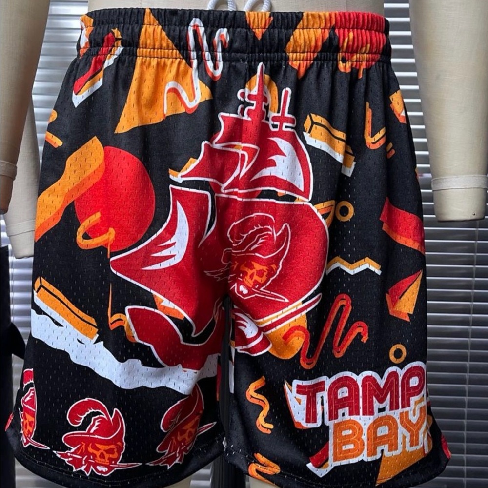 Tampa Bay mens Buccaneers themed mesh shorts - Picture 3 of 3